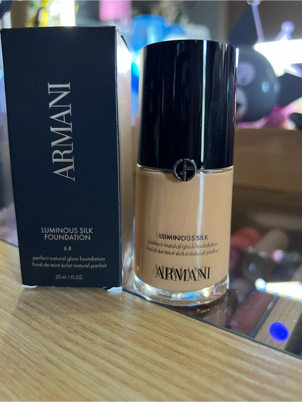 ARMANI BEAUTY Luminous Silk Natural Glow Blurring Liquid Foundation with 24 Hour